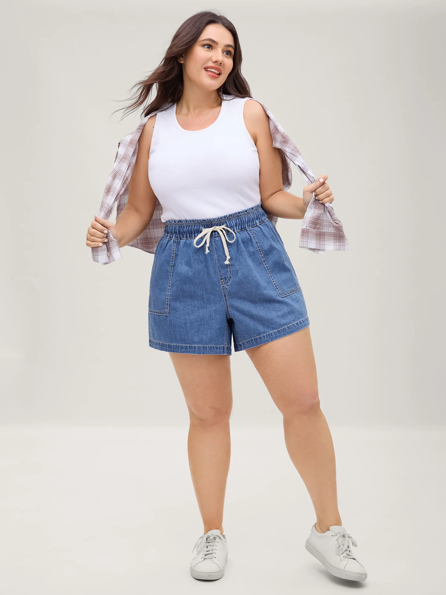Pull-On Contrast Drawstring Straight-Leg Denim Shorts