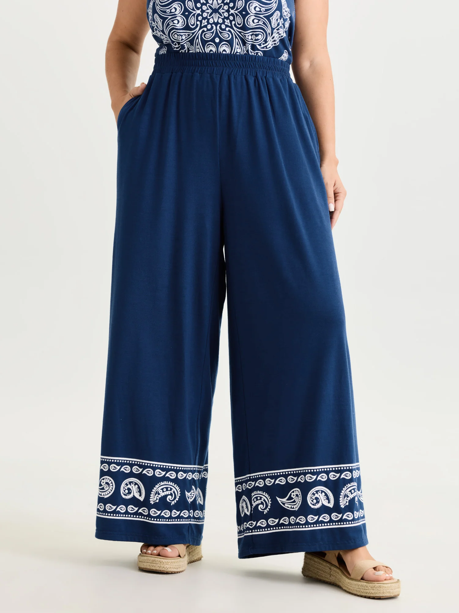 Stretchy Paisley Print Pockets Pants