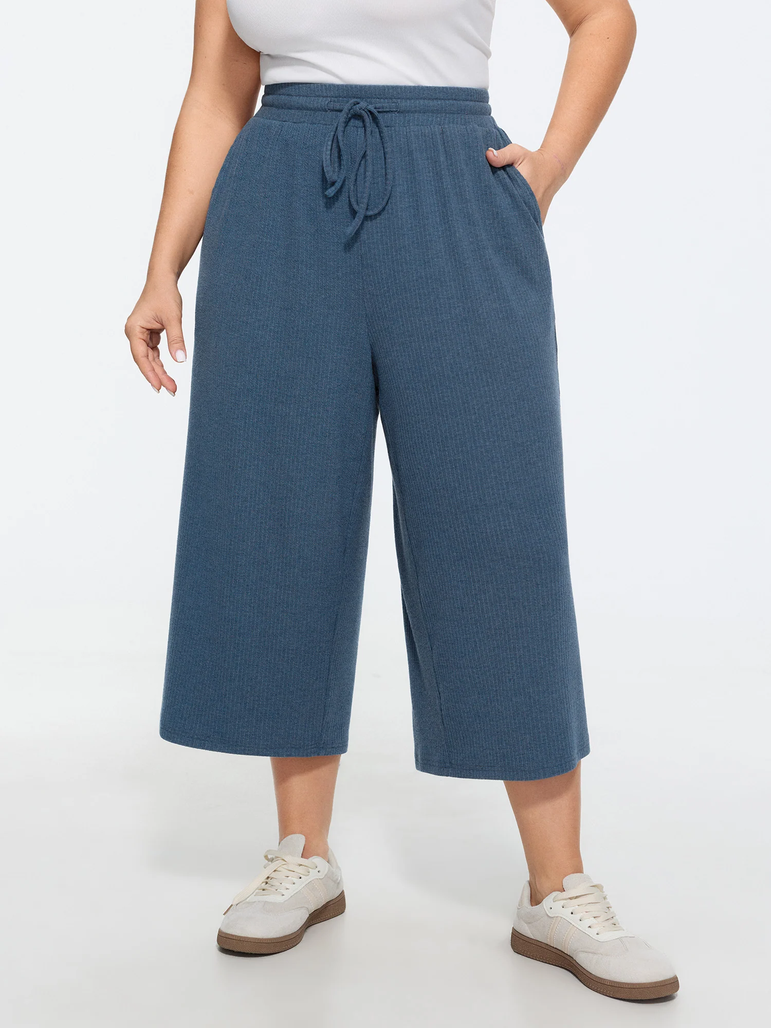 Stretchy Textured Cropped Wide-Leg Pants