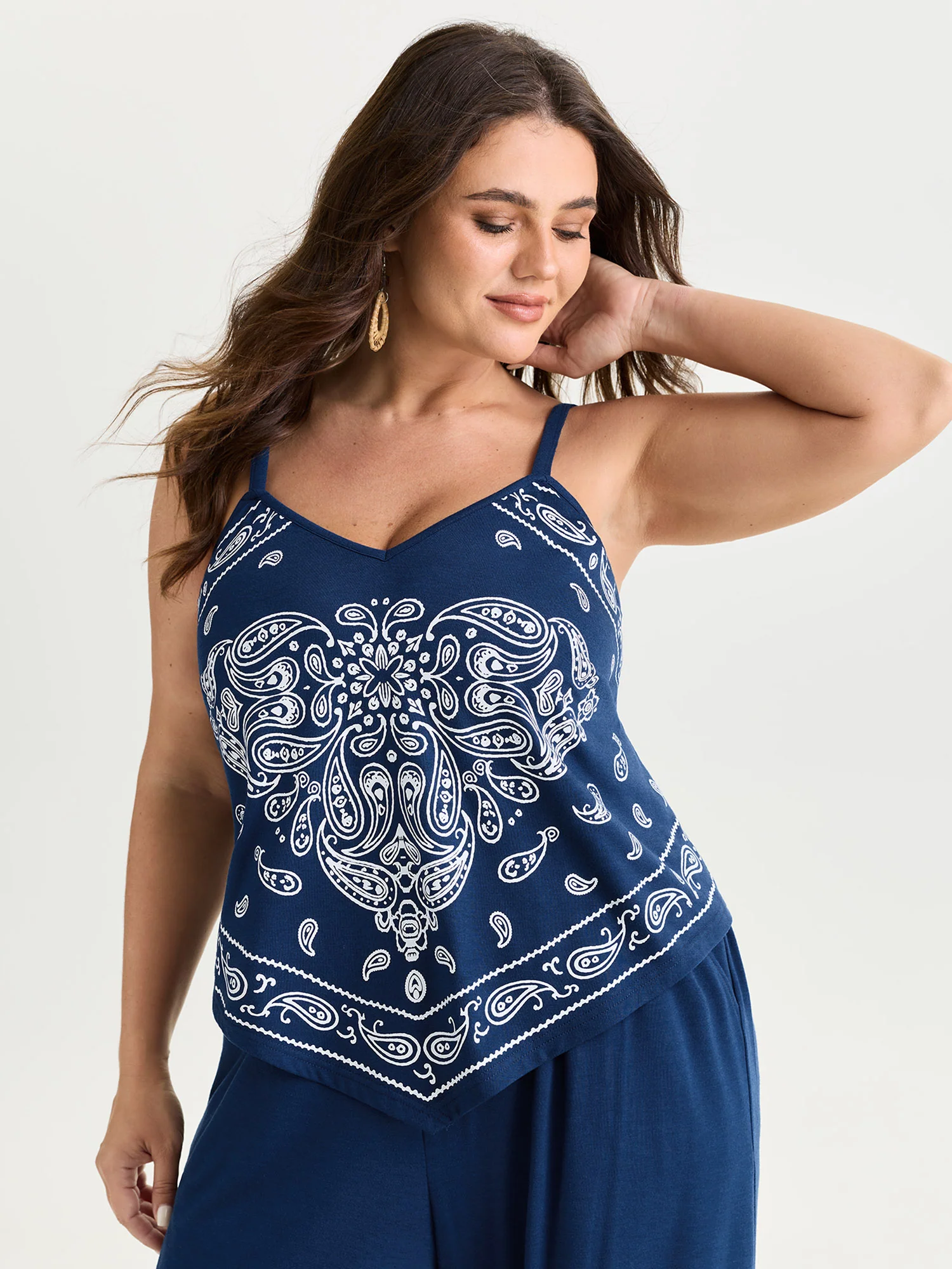 Stretchy Paisley Print Curvy Hem Tank Top